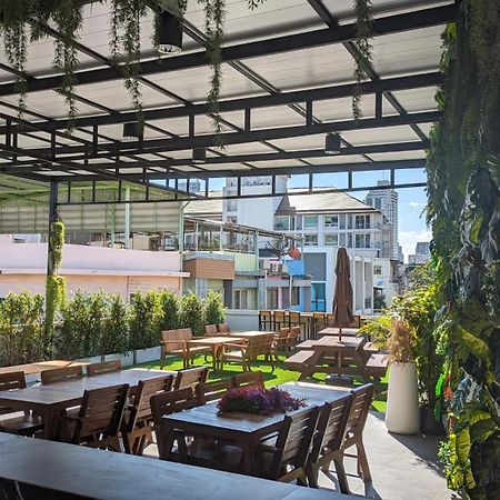 Urban Jungle Hostel Bangkok Bagian luar foto