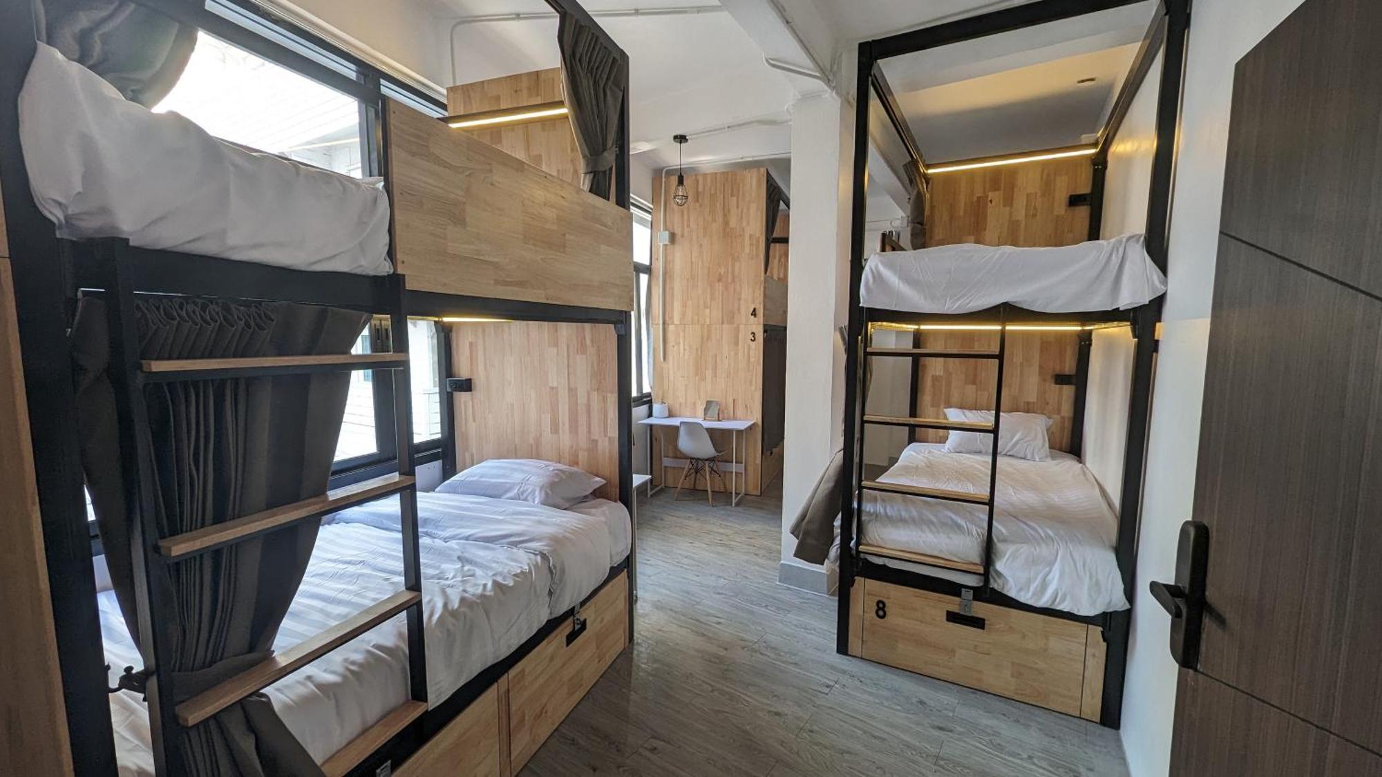 Urban Jungle Hostel Bangkok Bagian luar foto