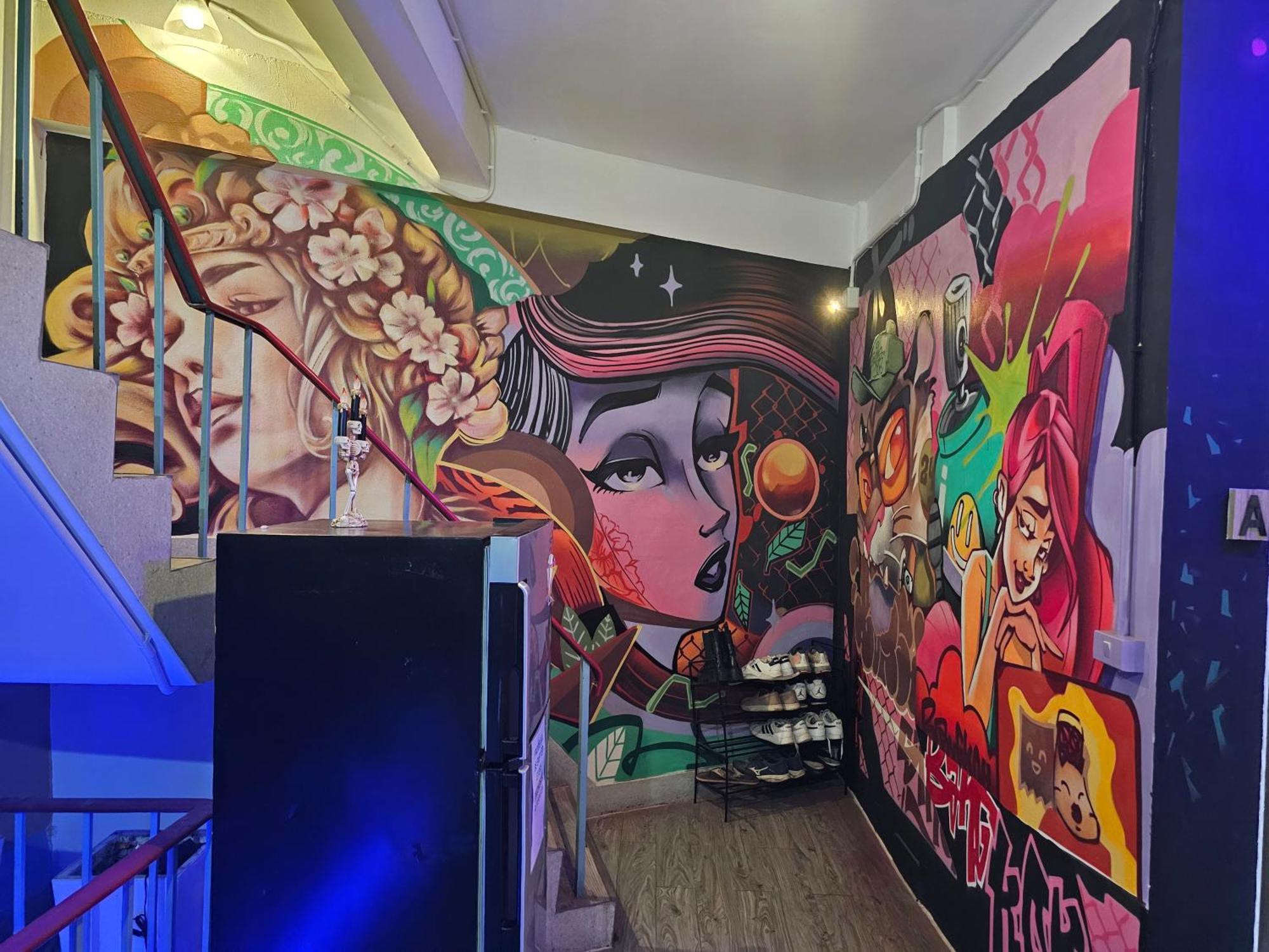 Urban Jungle Hostel Bangkok Bagian luar foto