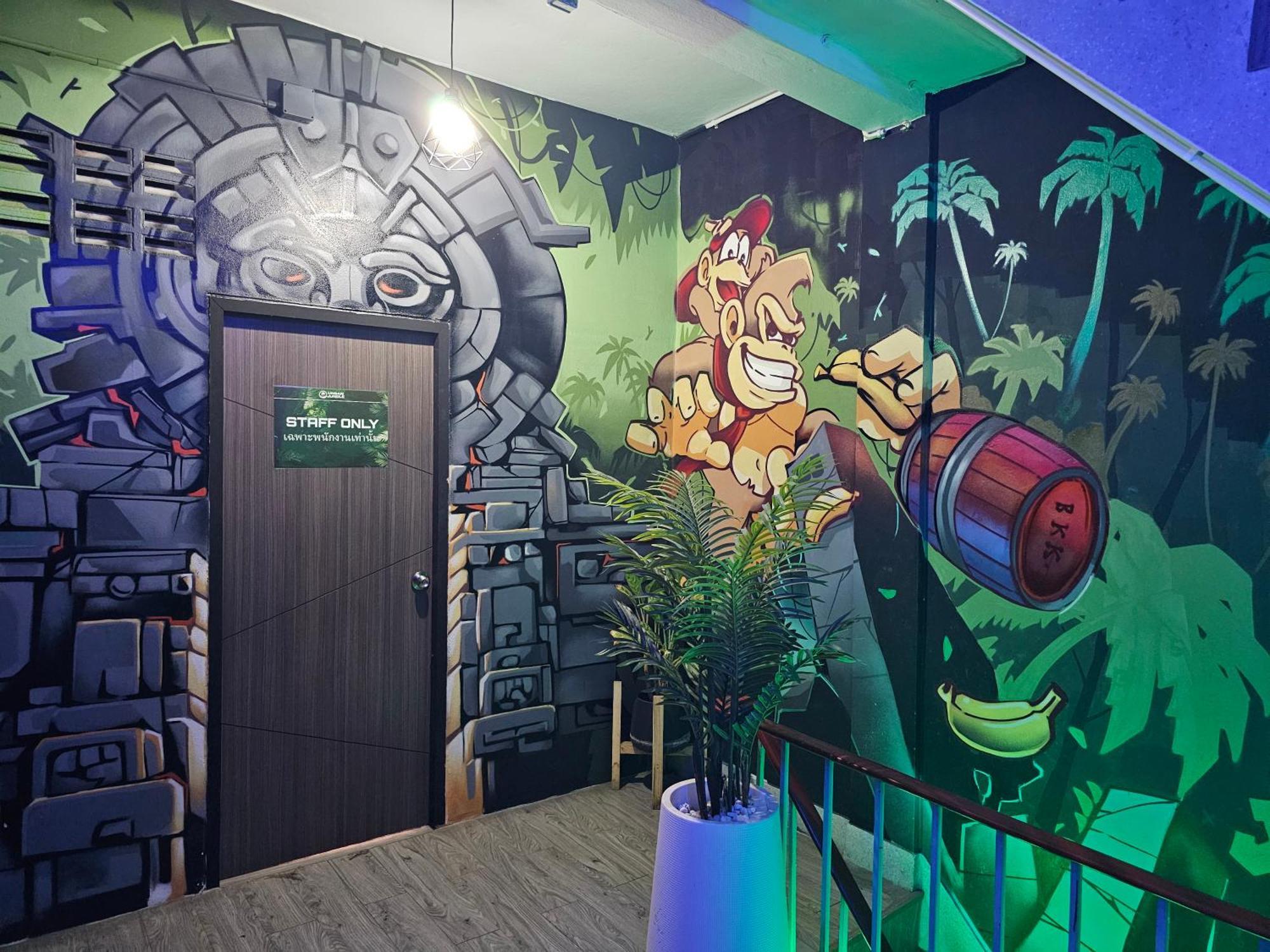 Urban Jungle Hostel Bangkok Bagian luar foto