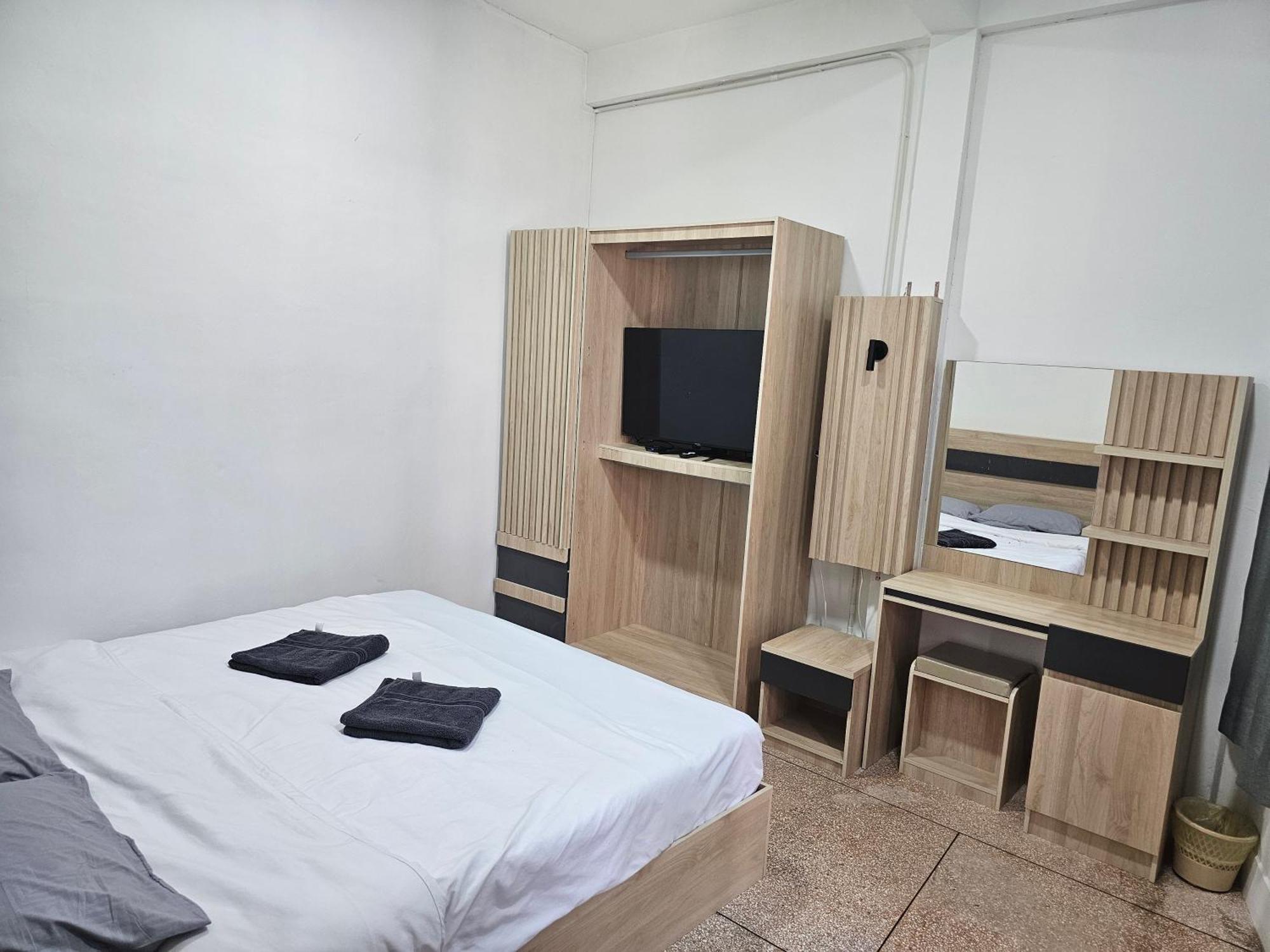Urban Jungle Hostel Bangkok Bagian luar foto
